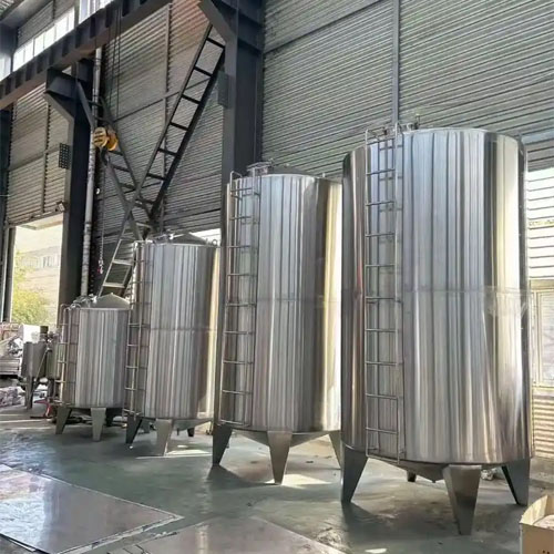 Fabricación de tanques en hierro negro y acero inoxidable - imagem 4