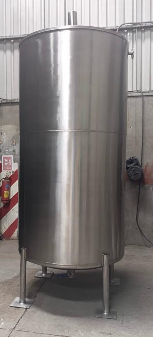 Fabricación de tanques en hierro negro y acero inoxidable - imagen 6